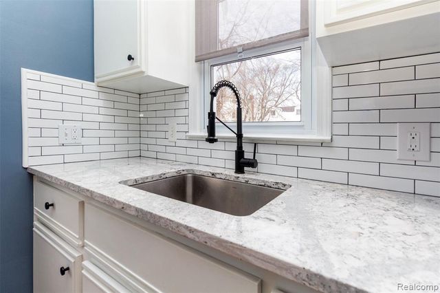 2706 Cumberland Road, Berkley, MI 48072