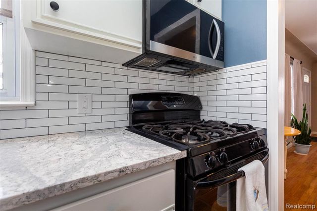 2706 Cumberland Road, Berkley, MI 48072