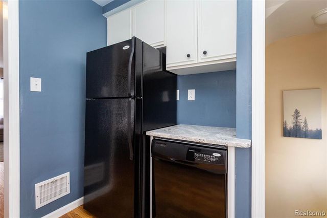 2706 Cumberland Road, Berkley, MI 48072