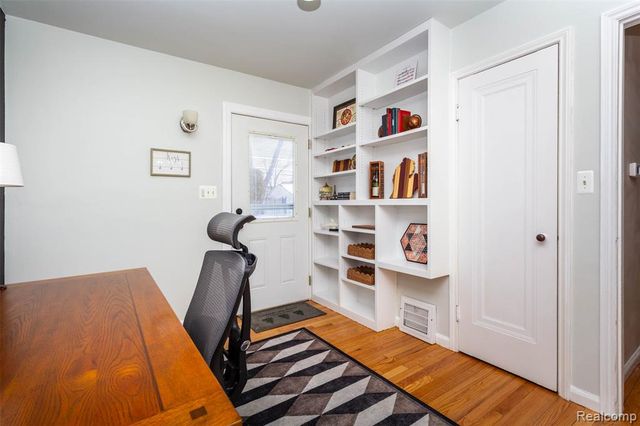 2706 Cumberland Road, Berkley, MI 48072