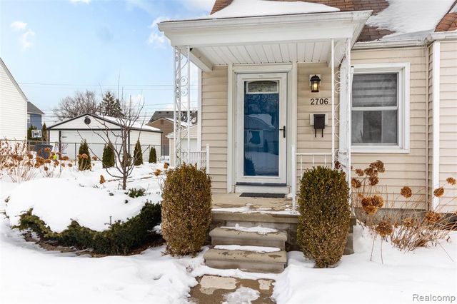 2706 Cumberland Road, Berkley, MI 48072