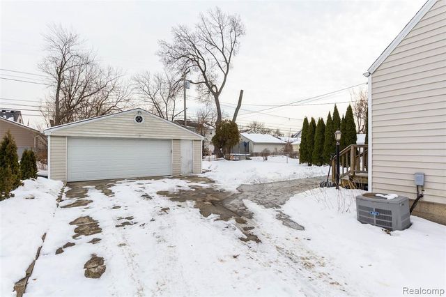 2706 Cumberland Road, Berkley, MI 48072