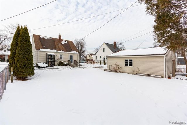 2706 Cumberland Road, Berkley, MI 48072