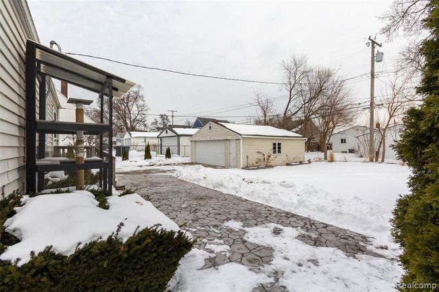 2706 Cumberland Road, Berkley, MI 48072