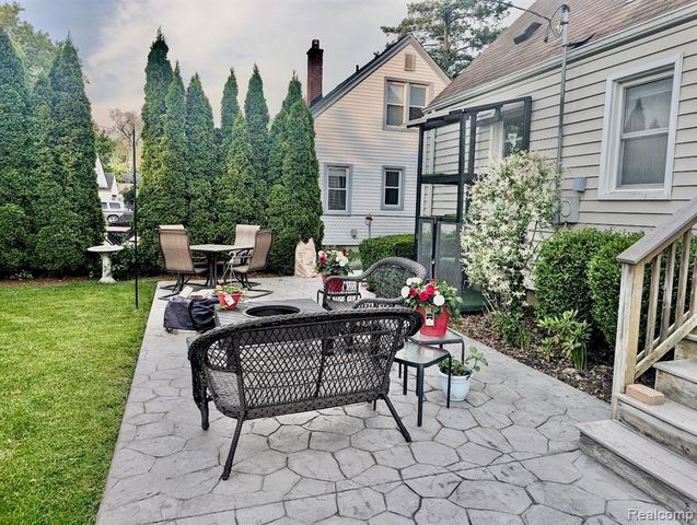 2706 Cumberland Road, Berkley, MI 48072