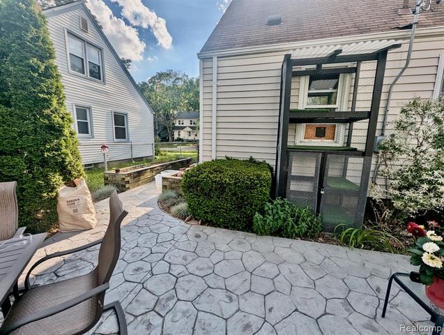 2706 Cumberland Road, Berkley, MI 48072