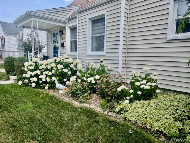 2706 Cumberland Road, Berkley, MI 48072