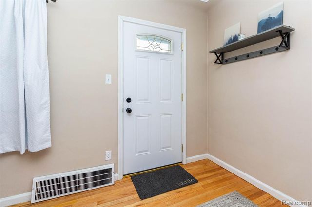 2706 Cumberland Road, Berkley, MI 48072