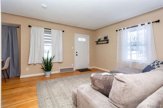 2706 Cumberland Road, Berkley, MI 48072