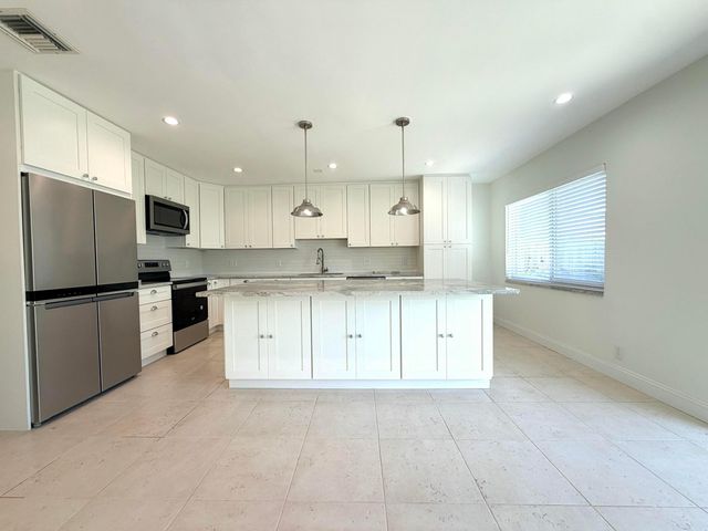 2648 NE 9TH Street, Pompano Beach, FL 33062