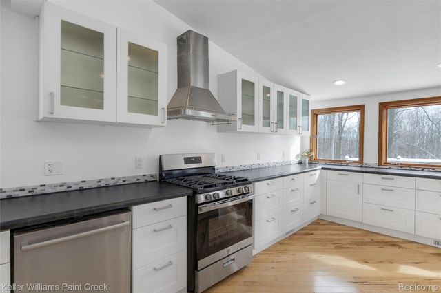 2390 Noble Road, Addison Township, MI 48370