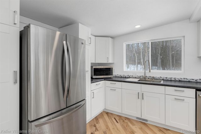 2390 Noble Road, Addison Township, MI 48370