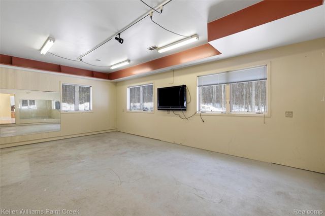 2390 Noble Road, Addison Township, MI 48370