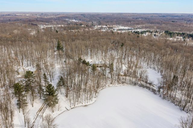 2390 Noble Road, Addison Township, MI 48370