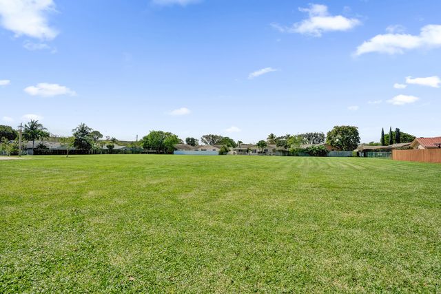 2673 SW 14th Court, Deerfield Beach, FL 33442