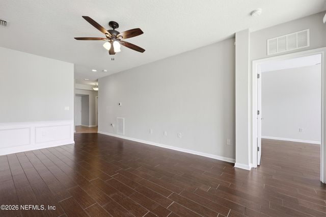 6650 WHITE BLOSSOM Circle 32C, Jacksonville, FL 32258