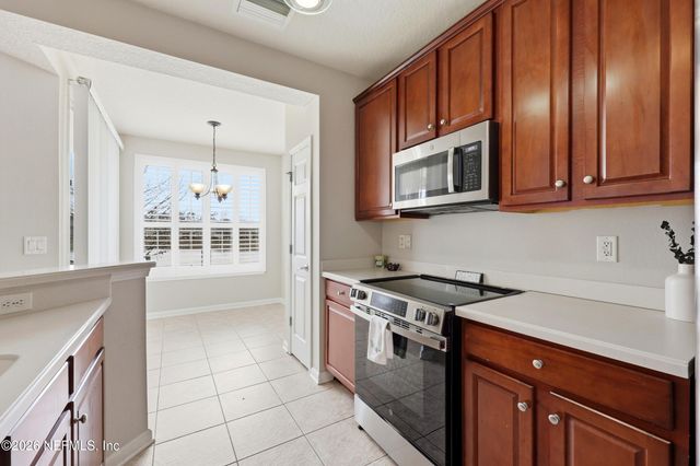 6650 WHITE BLOSSOM Circle 32C, Jacksonville, FL 32258