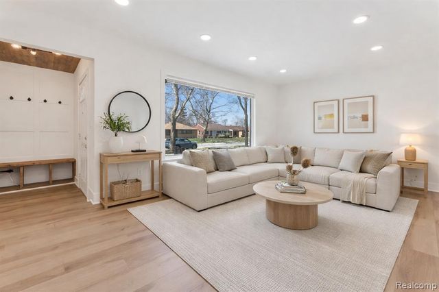 21930 Marlow Street, Oak Park, MI 48237