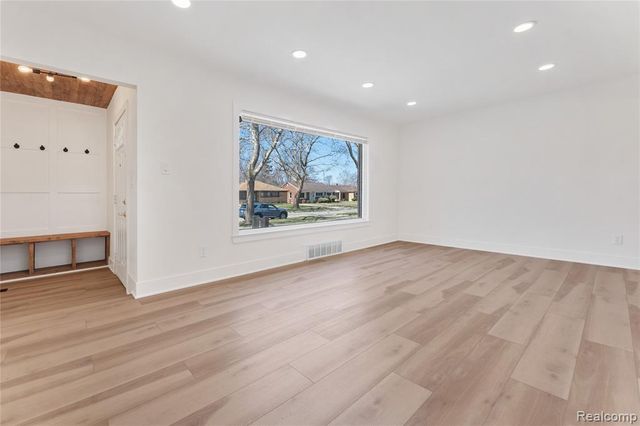 21930 Marlow Street, Oak Park, MI 48237