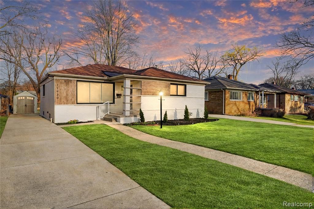 21930 Marlow Street, Oak Park, MI 48237