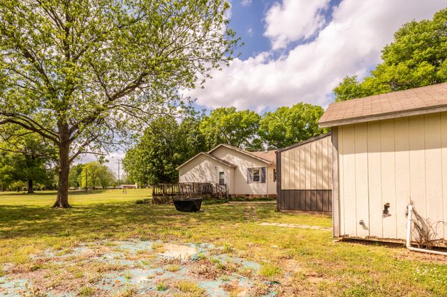 2205 W Wood St, Paris, TN 38242