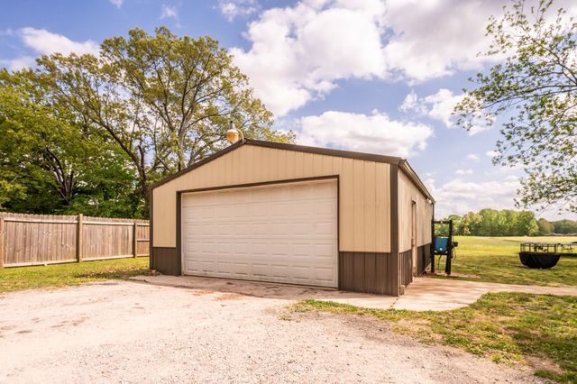 2205 W Wood St, Paris, TN 38242