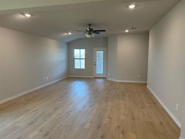 6105 Eldora Dr, College Station, TX 77845