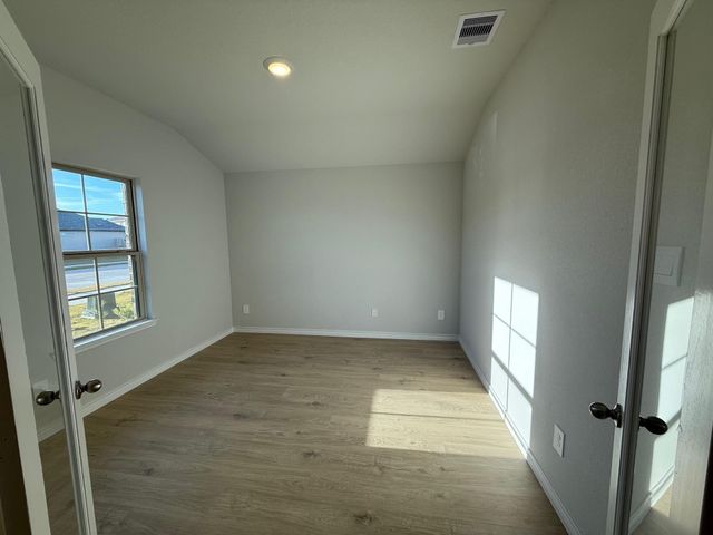 6105 Eldora Dr, College Station, TX 77845