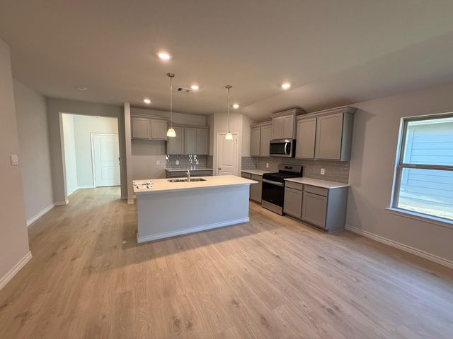 6105 Eldora Dr, College Station, TX 77845