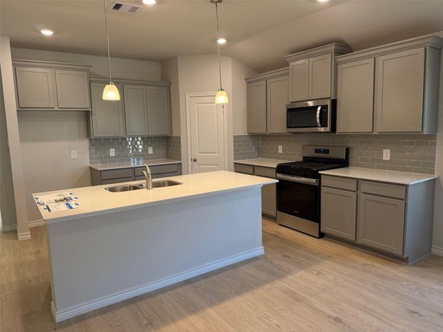 6105 Eldora Dr, College Station, TX 77845