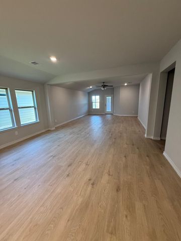 6105 Eldora Dr, College Station, TX 77845