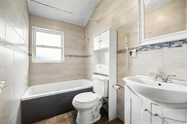158-39 77th Road, Fresh Meadows, NY 11366
