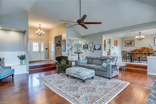 304 Shadowlake Dr, Chesapeake, VA 23320