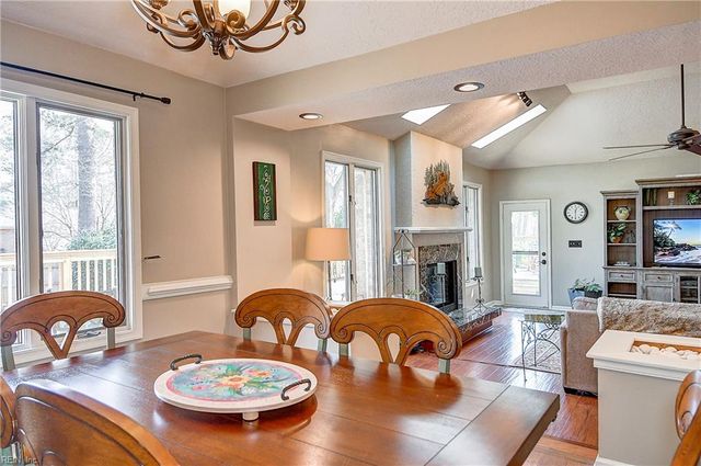 304 Shadowlake Dr, Chesapeake, VA 23320