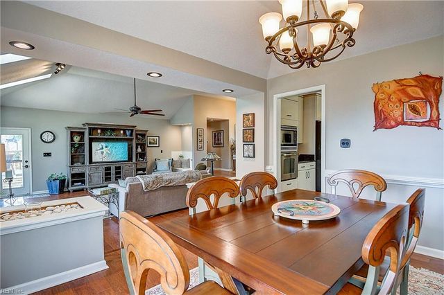 304 Shadowlake Dr, Chesapeake, VA 23320