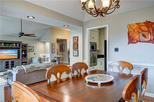 304 Shadowlake Dr, Chesapeake, VA 23320