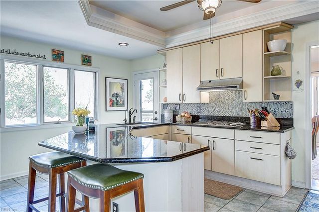 304 Shadowlake Dr, Chesapeake, VA 23320