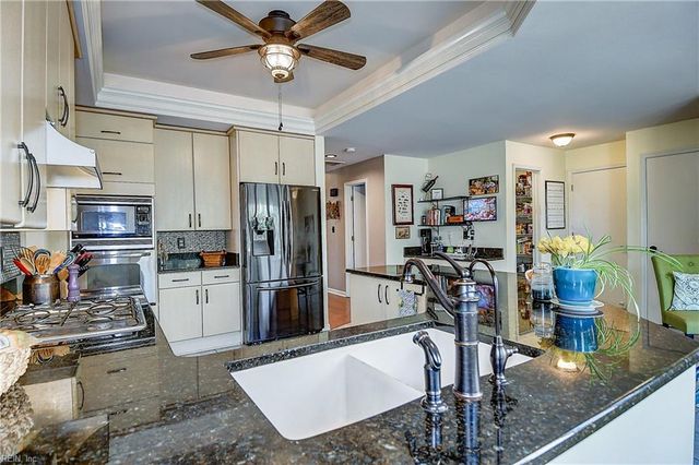 304 Shadowlake Dr, Chesapeake, VA 23320