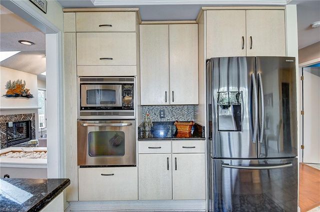 304 Shadowlake Dr, Chesapeake, VA 23320