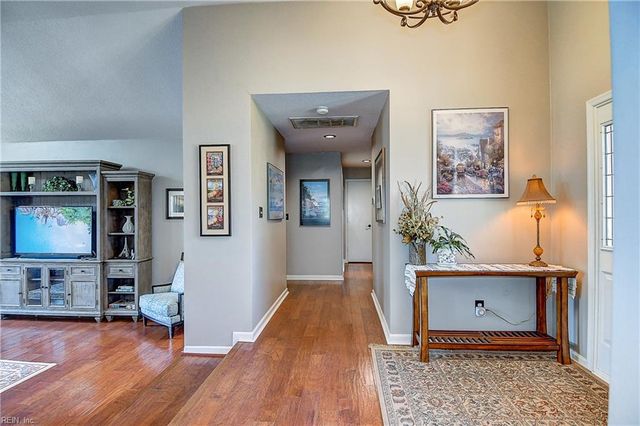 304 Shadowlake Dr, Chesapeake, VA 23320