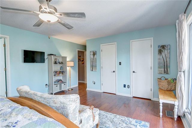 304 Shadowlake Dr, Chesapeake, VA 23320