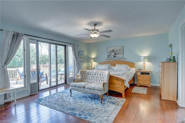 304 Shadowlake Dr, Chesapeake, VA 23320