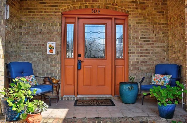 304 Shadowlake Dr, Chesapeake, VA 23320