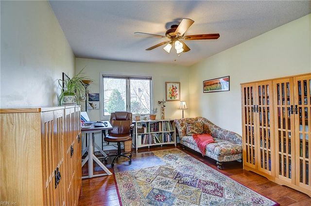 304 Shadowlake Dr, Chesapeake, VA 23320