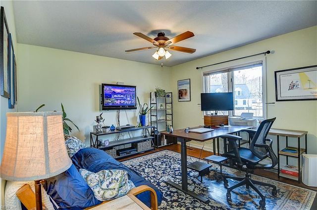 304 Shadowlake Dr, Chesapeake, VA 23320