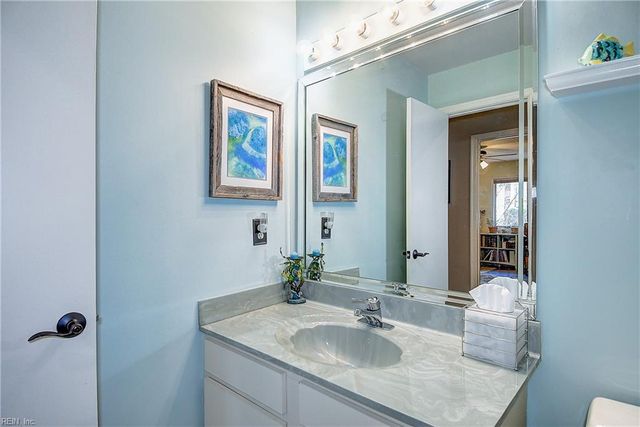 304 Shadowlake Dr, Chesapeake, VA 23320