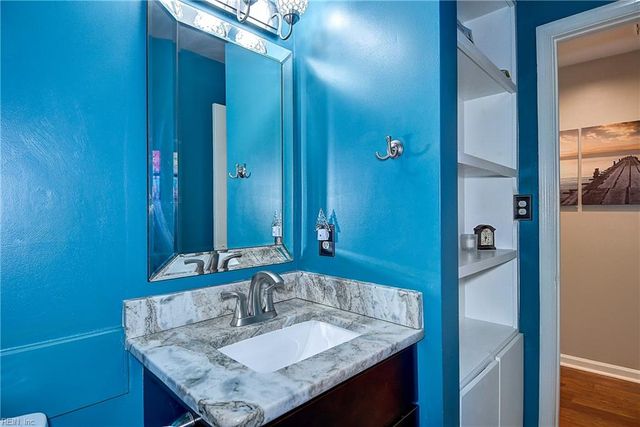 304 Shadowlake Dr, Chesapeake, VA 23320