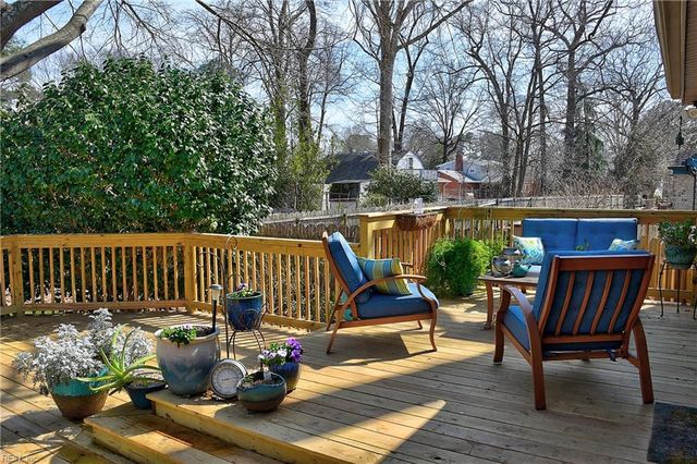 304 Shadowlake Dr, Chesapeake, VA 23320