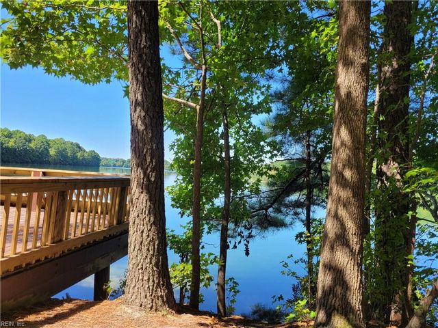 304 Shadowlake Dr, Chesapeake, VA 23320