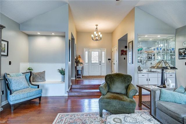 304 Shadowlake Dr, Chesapeake, VA 23320